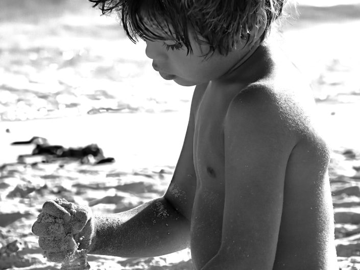CHILD ON THE BEACH